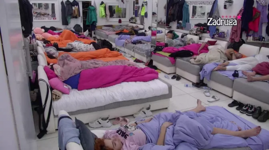 ŽESTOKOM AKCIJOM PROSLAVILI POMIRENJE Maja i Car pred punom sobom imali odnose, sve prštalo od strasti!