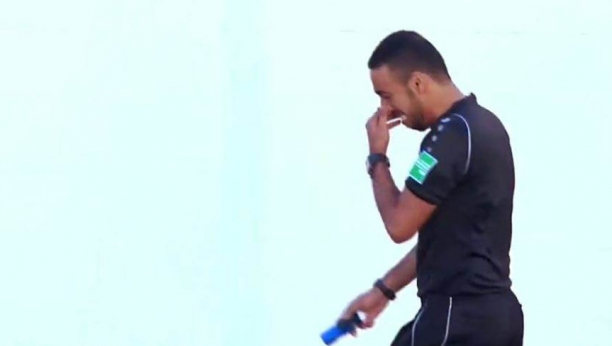 TRAGEDIJA Pozlilo mu na zagrevanju, utakmica prekinuta kada je javljeno da je igrač preminuo (VIDEO)