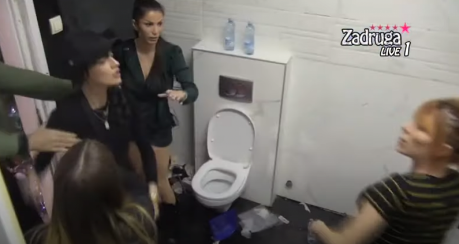 TUČA KAKVA SE NE PAMTI U ZADRUZI Tara išutirala Irmu u kupatilu! (VIDEO)