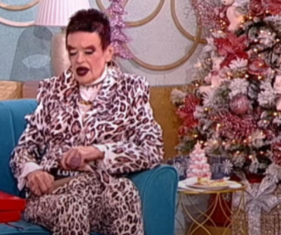 RUŠKA SE ZANELA PA POKAZALA DONJI VEŠ! Voditeljka šokirala sve, otkopčala pantalone pred kamerama