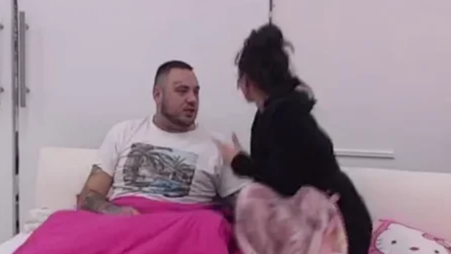 CAR IZREVOLTIRAN MAJINIM PONAŠANJEM! Filip uputio brutalne reči: Na Božić ti kažem, mrzim te iz dna duše!