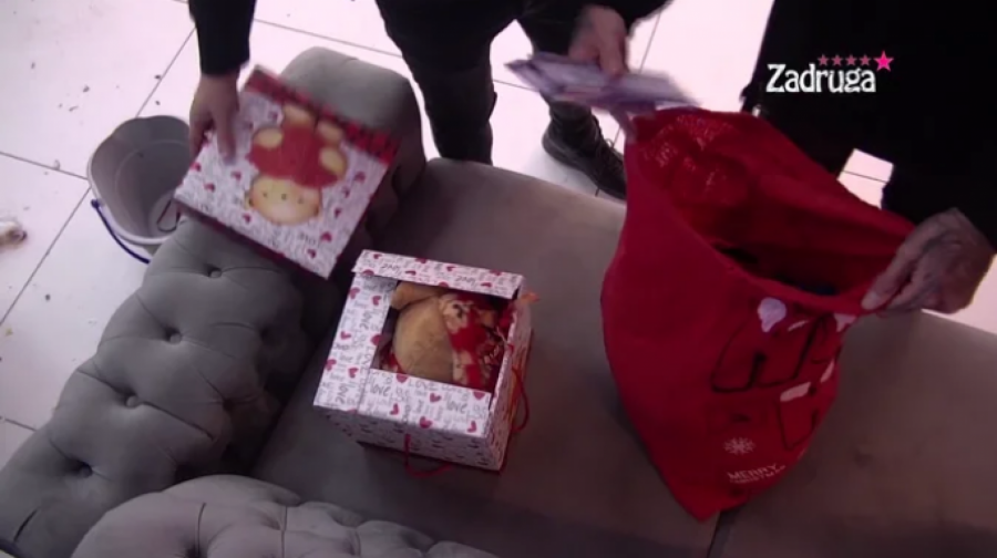 OVO JE DOKAZ DA SU ZAJEDNO, PEVAČICA SE ODALA?! Fran i Elena Kitić ne mogu više da se kriju, pred milionima mu je poslala poklon koji govori sve!