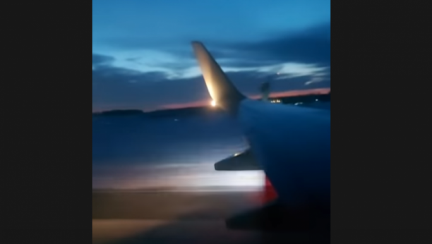 STRAVIČAN SNIMAK INCIDENTA Zapalio se motor aviona na ruskom aerodromu, evo šta je sa putnicima (VIDEO)