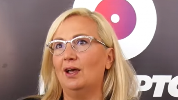 OVO SU NAJKRAĆI BRAKOVI NA ESTRADI Poznatog pevača supruga je optužila da je gej, a ovaj razvod je misterija već godinama unazad