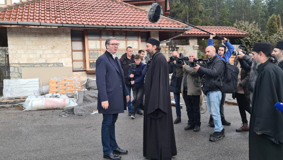 VUČIĆ POSETIO ZLATIBORSKI I RAŠKI OKRUG Predsednik rešavao probleme građana i najavio velike projekte za Novi Pazar (VIDEO)