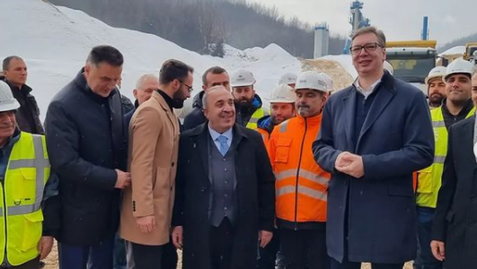 PREDSEDNIK VUČIĆ OBIŠAO RADOVE Nije krio ponos