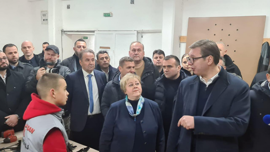 VUČIĆ POSETIO ZLATIBORSKI I RAŠKI OKRUG Predsednik rešavao probleme građana i najavio velike projekte za Novi Pazar (VIDEO)