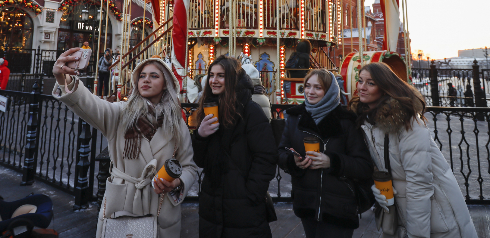 NEMA MESTA ZA RUSKE TURISTE U EVROPI? Neki se slažu, drugi opiru, a treći plaše da zatvore vrata