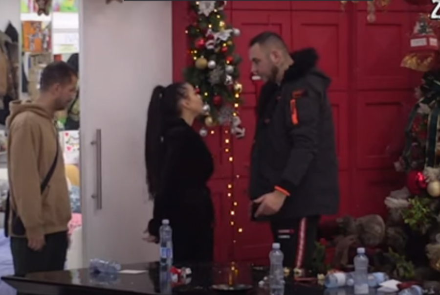 VEZA S TOBOM DONELA MI JE TETANUS, MOGLO JE OKO DA MI ISCURI Filip Car raskinuo s Majom, presekao kad mu je lekar rekao šta je izbegao!