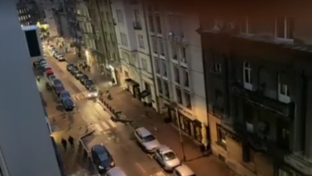 LUDNICA U CENTRU BEOGRADA Stanari Kosovske ulice morali da otvore prozore (VIDEO)