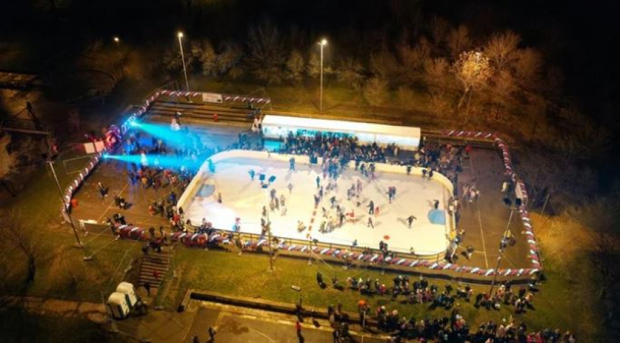 NOVOGODIŠNJA ČAROLIJA ZA MALIŠANE U GROCKOJ! Vesić i Pantelić otvorili klizalište u Kaluđerici: Deca imaju iste uslove kao u Hali Pionir ili na Trgu republike (FOTO)