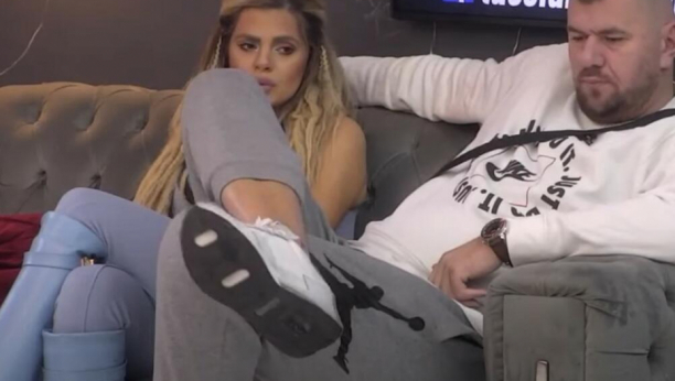 JANJUŠ STAVLJEN NA STUB SRAMA! Cimeri nemilosrdni prema zadrugaru, opasno mu zamerili ove stvari, on pobesneo i žestoko im odbrusio!