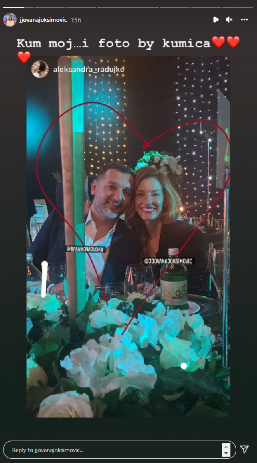 JOVANA JOKSIMOVIĆ POKAZALA SVOG DRUGOG KUMA Voditeljka u njegovom zagrljaju, a evo o kome je reč! (FOTO)