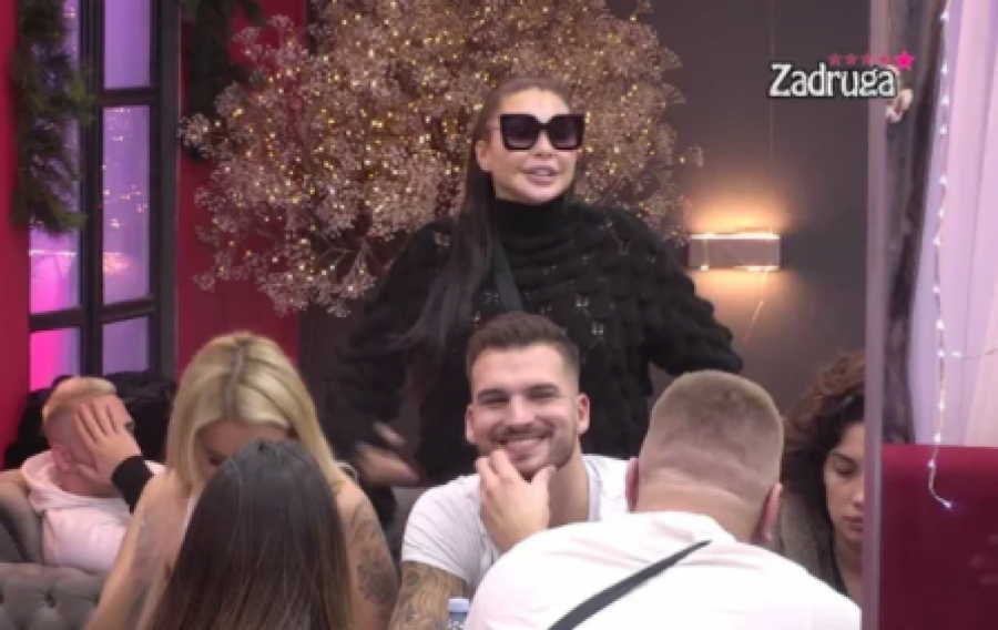 NEPRIJATNO IZNENAĐENJE! Maja zalepila Janjušu šlag na facu, a onda uradila ovo!