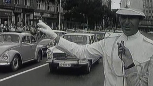 "BALETAN BEOGRADSKIH RASKRSNICA" Cela Jugoslavija obožavala je ovog MILICIONERA, a svojim "plesom" je mamio turiste u Beograd! (FOTO/VIDEO)