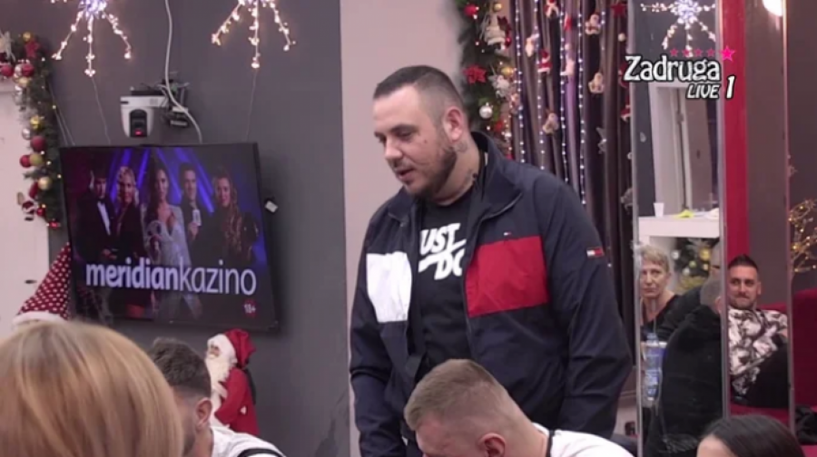 URNEBESNO! Car poklonio Dalili zmiju, pa objasnio simboliku: Ovo je poklon o kome si sanjala!