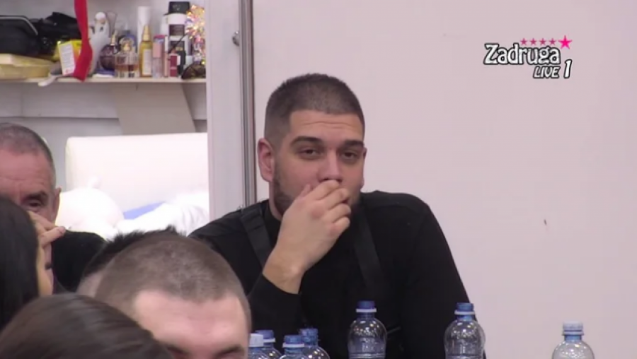 URNEBESNO! Car poklonio Dalili zmiju, pa objasnio simboliku: Ovo je poklon o kome si sanjala!