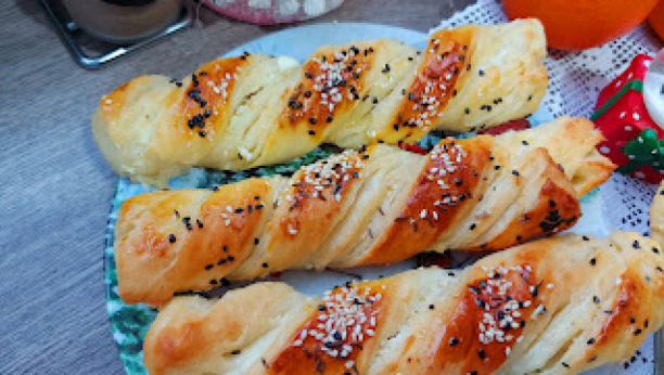 NAPRAVITE OMILJENO PECIVO PO BAKINOM RECEPTU Punjeni lisnati štapići, fini, slani, hrskavi (VIDEO)