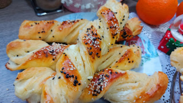 NAPRAVITE OMILJENO PECIVO PO BAKINOM RECEPTU Punjeni lisnati štapići, fini, slani, hrskavi (VIDEO)