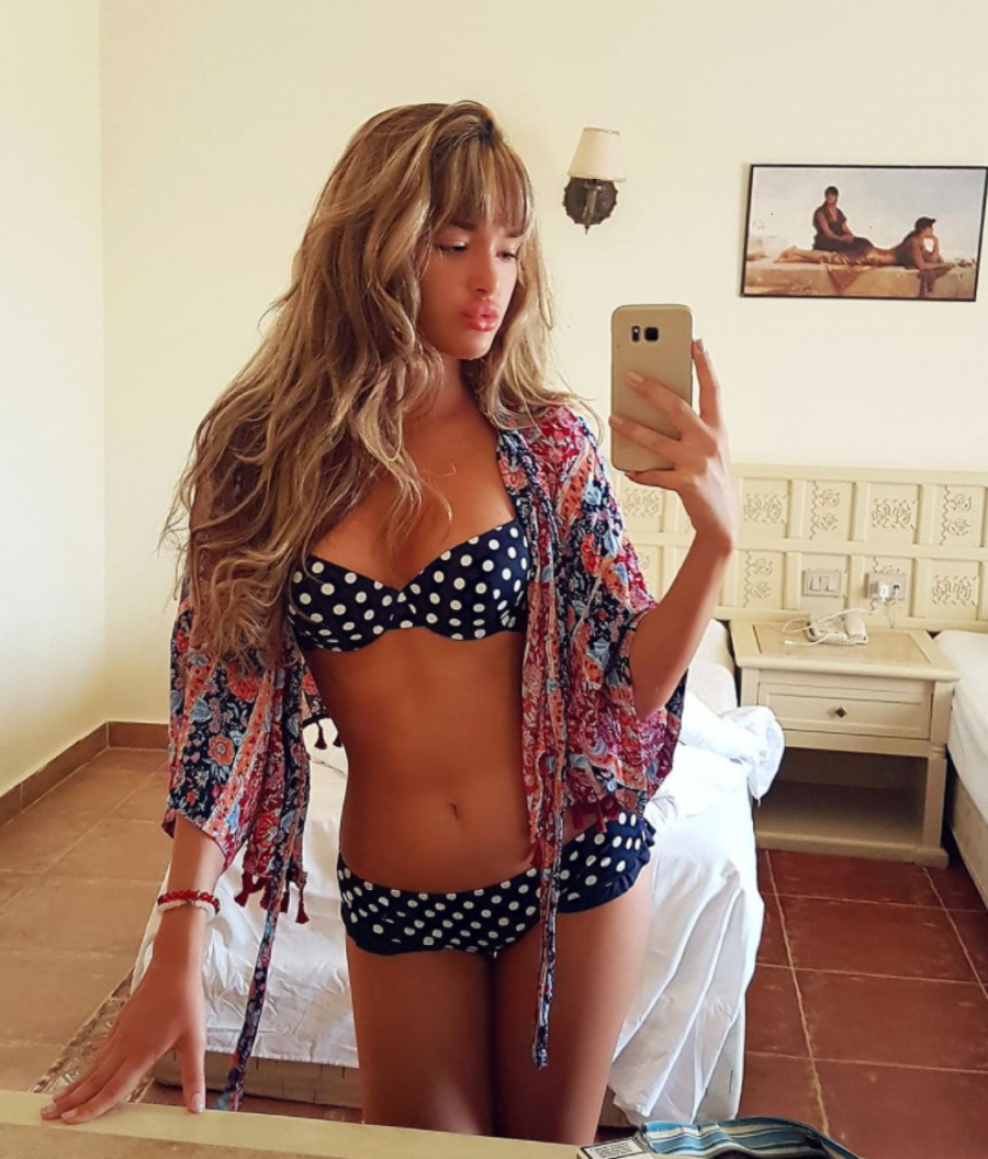 DOBRA STUDENTKINJA, A BILA I U BIKOVIĆEVOM ZAGRLJAJU Ćerka poznate folkerke sada grli popularnog repera i izgleda zanosno!