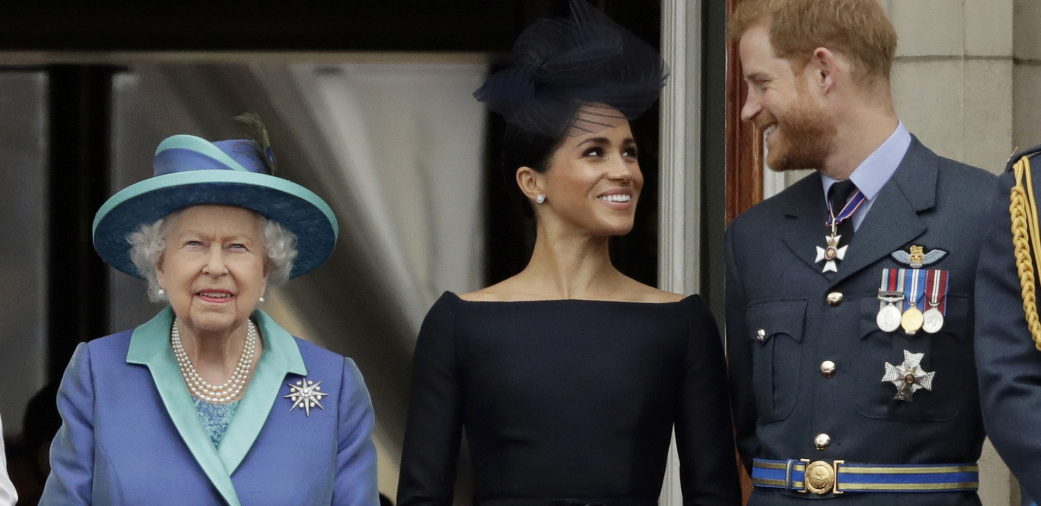 PRINC HARI I MEGAN MARKL NA TANKOM LEDU Razdor u kraljevskoj porodici nakon smrti Elizabete II