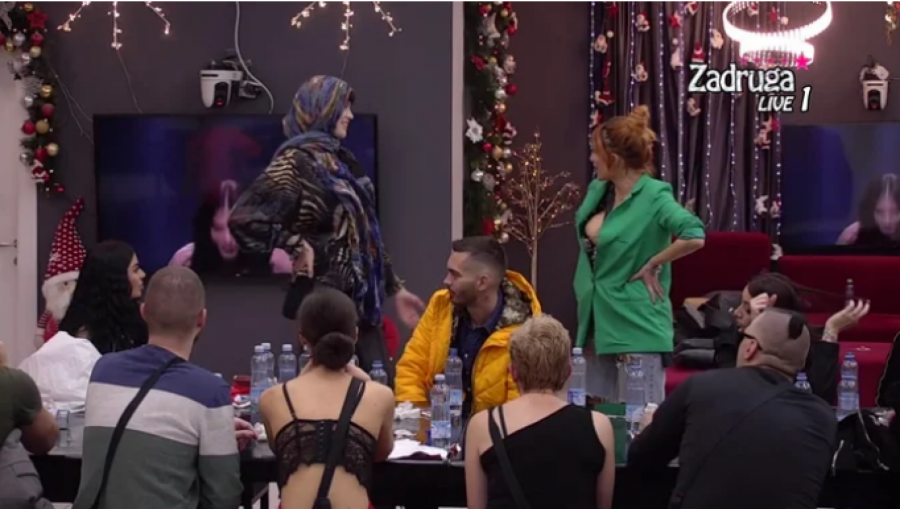 ODAO SE DA JE SA ELENOM KITIĆ Fran Pujas sa suzama u očima gledao pevačicine fotke, mislio je da ga niko ne gleda!