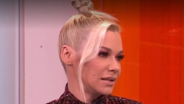 LEPA NA MAJKU Ćerka Nataše Bekvalac jednim snimkom oborila je pratioce sa nogu, raste u pravu lepoticu (VIDEO)