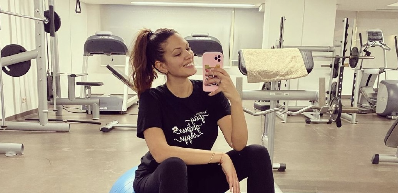 TELETU SU DALI IME PO MENI! Nina Radulović vredno radi na novim projektima, a sada se dotakla i najčudnijih scena sa snimanja!