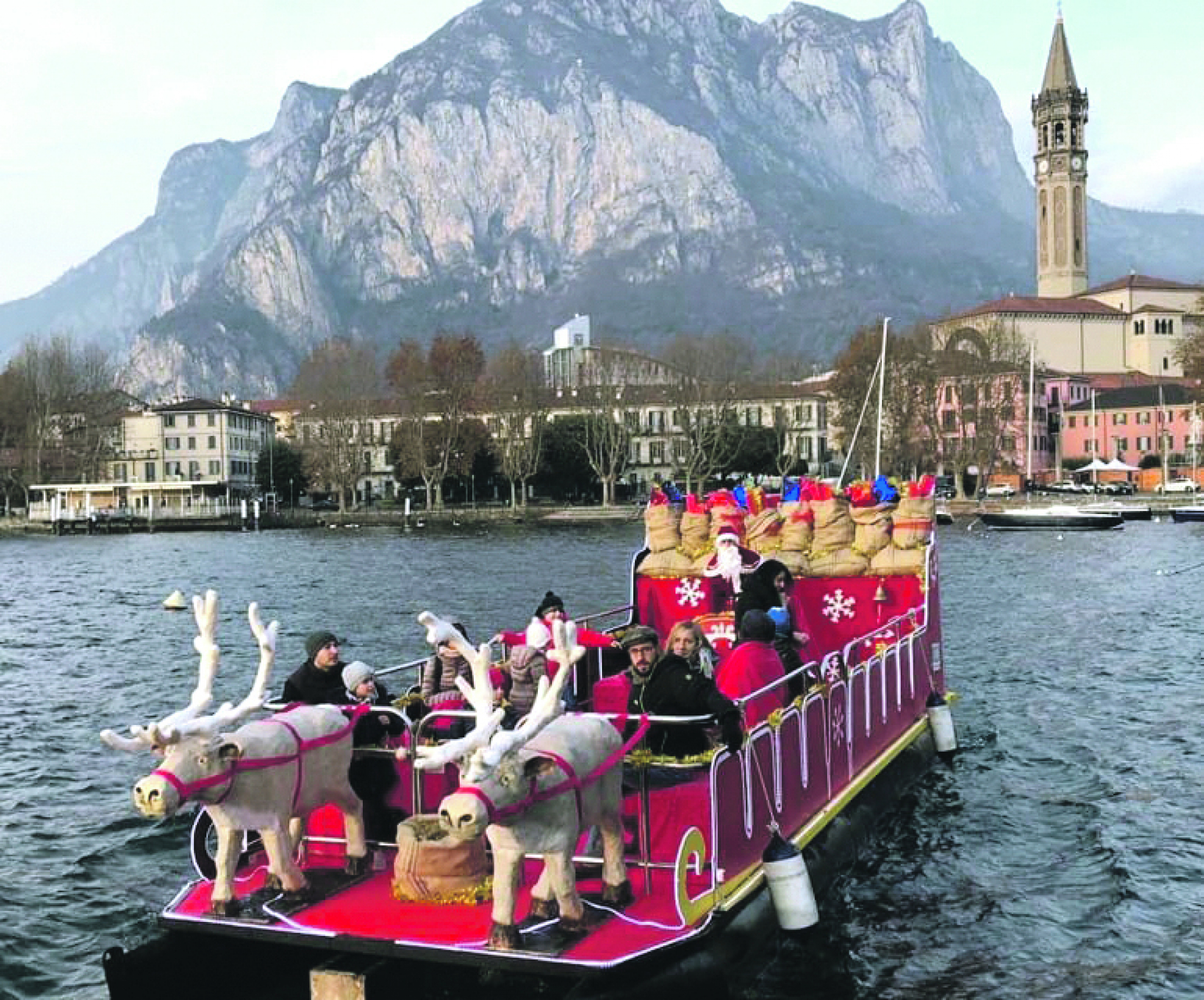ALO! NA JEZERU KOMO SA SRPKINJOM! Ljudi hrle na čuveno italijansko mondensko jezero za praznike, svi su željni slavlja (FOTO)