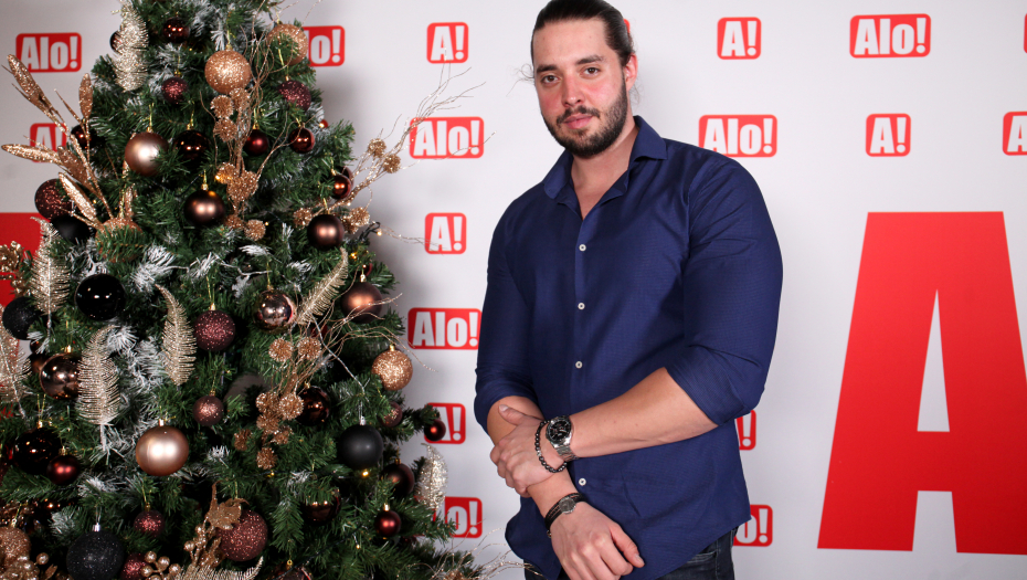 PRODAVAO SAM STVARI NA BUVLJAKU! Poznati pevač otkrio kako je zarađivao novac tokom pandemije i oduševio Srbiju izjavom, a to nije sve!