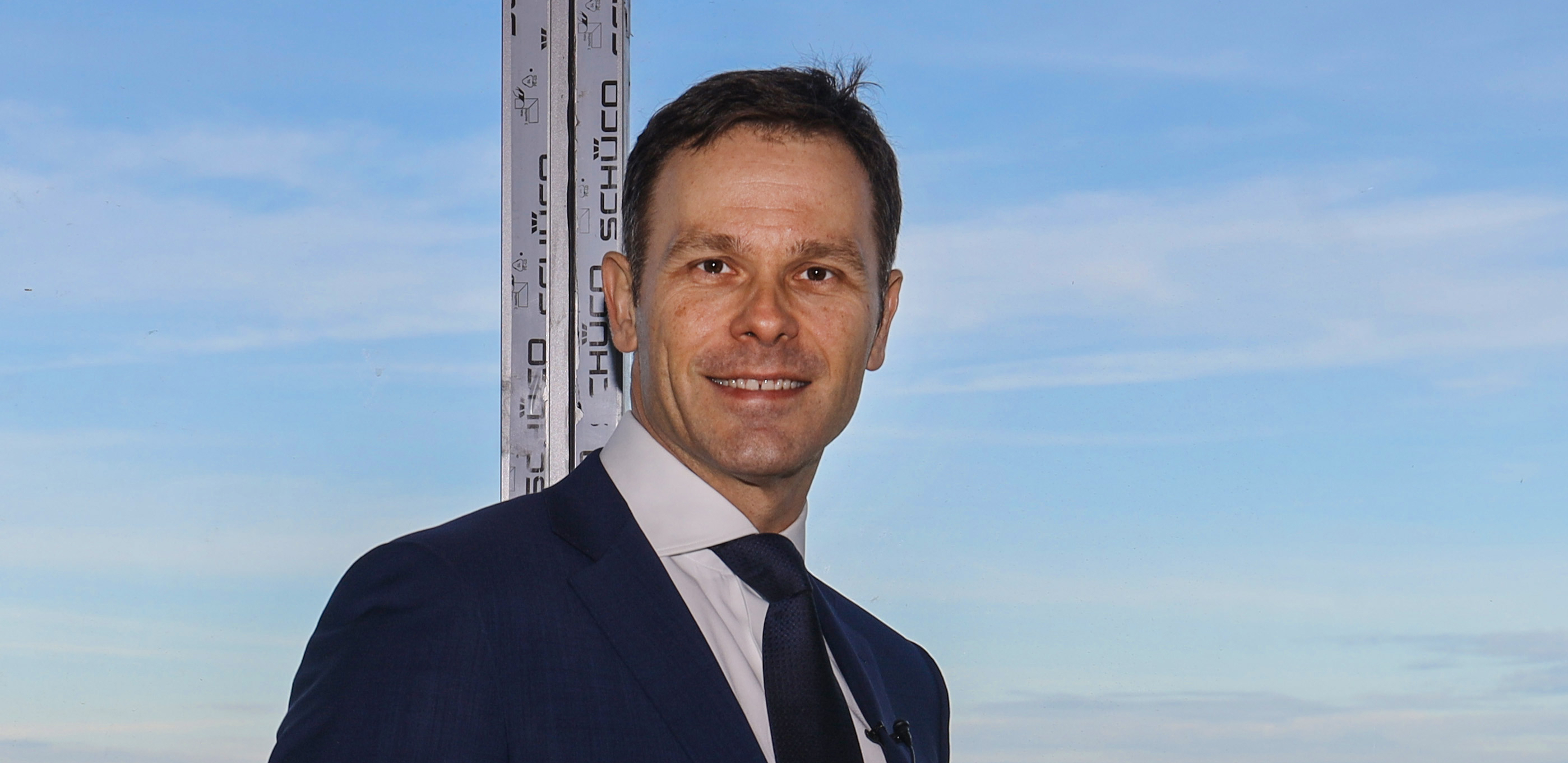 OD 1. JANUARA DRŽAVA ISPLAĆUJE 300.000 GRAĐANIMA SRBIJE Nakon toga stiže 100.000 dinara, pa još 100 evra