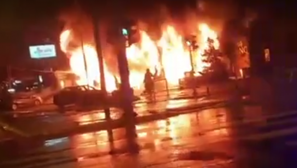 IMA POVREĐENIH U POŽARU! Gore još dva objekta, restoran Košnica skroz izgoreo! (VIDEO)
