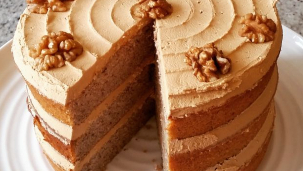 UZIVANCIJA ZA CELU PORODICU Torta od sladoleda sa tri ukusa