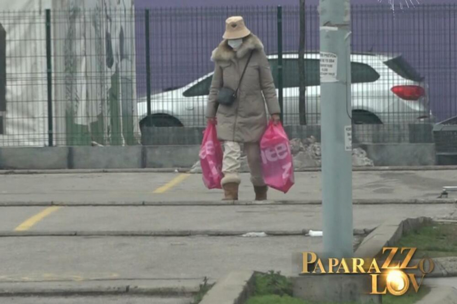 NE LIČI NA SEBE, OD LUKSUZA NI TRAGA Ovako Lepa Brena ide u šoping kad je u Beogradu! (PAPARACO)