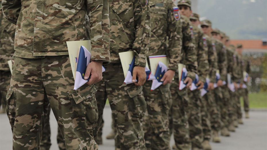 LUDILO MOZGA! BIZARNA REKLAMA VOJSKE SLOVENIJE: Ne bacaj petarde, baci bombu