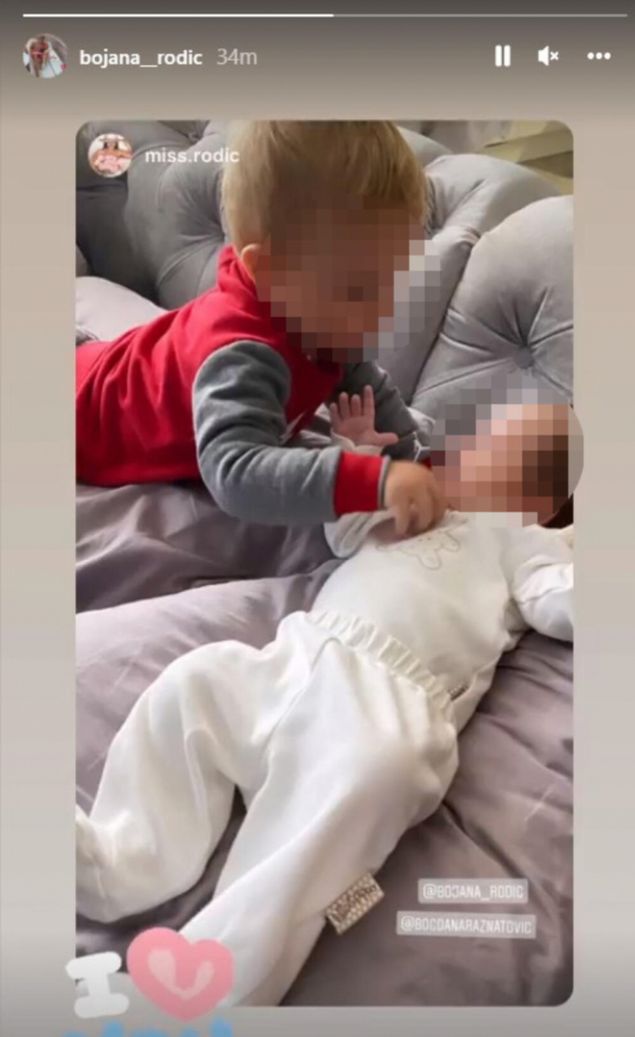 EMOTIVNA SLIKA IZ KUĆE RODIĆA Objavili fotografiju malog Željka Ražnatovića i Zorana Šijana!