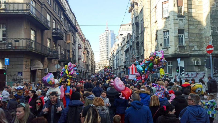 ULICA OTVORENOG SRCA Tačno u podne prvog dana Nove godine