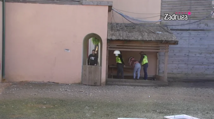 HISTERIŠE, JER NIJE DOBILA POKLON! Dalila demolirala Zadrugu od besa, reagovalo obezbeđenje!