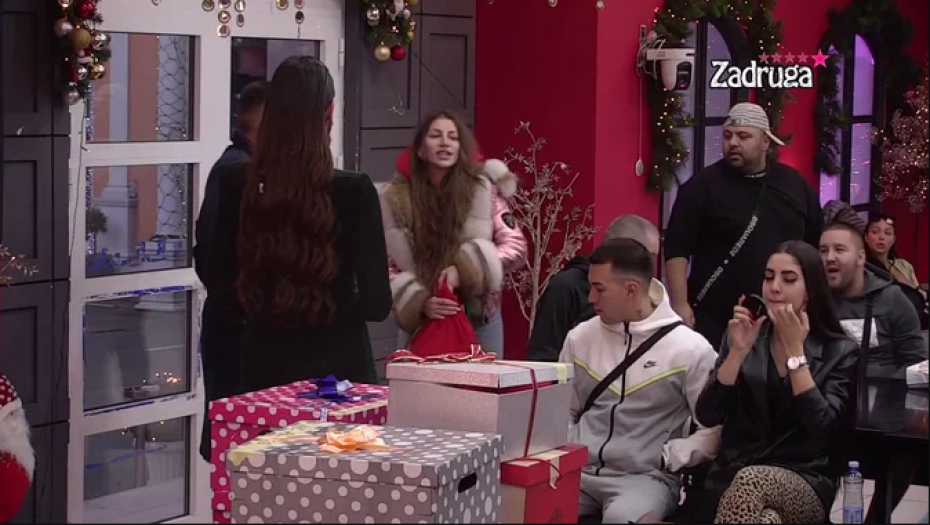 PALE ŽESTOKE UVREDE Dalila u okršaju sa Minom Vrbaški. Dragojevićka nastavila da pravi dramu zbog poklona!