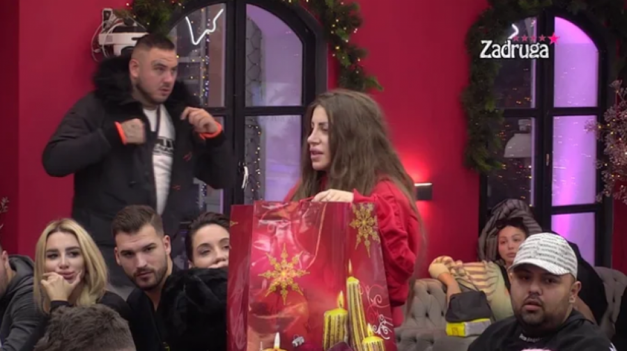 PRESREĆNA, JER IM JE PODRŠKA POSLALA POKLON Dalila se izradovala što ih nisu zaboravili, a evo kako je reagovao Car!