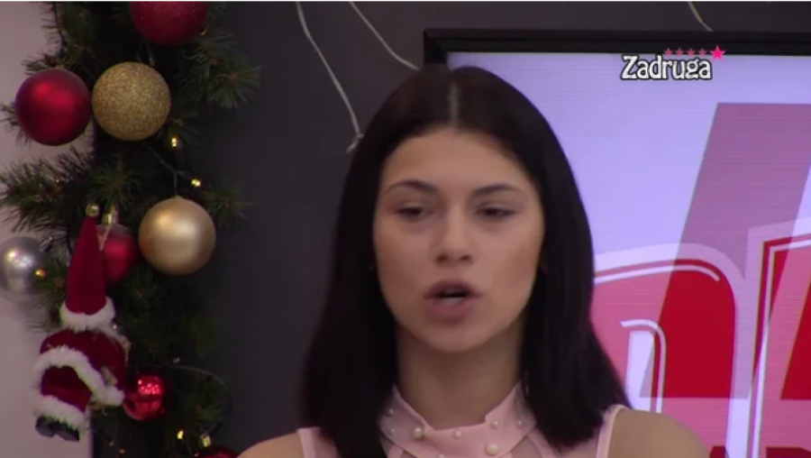 SATERALA MILICU U ĆOŠAK Mina Vrbaški oči u oči sa Veselinovićevom, prenela joj poruku od njene majke, Mensur poludeo!