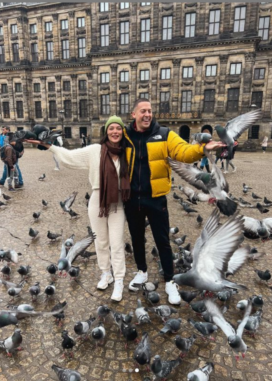 I DEVOJKA BAKE PRASETA NAPUSTILA SRBIJU Zbog dečka i njegovog skandala krenula za njim, evo gde su sada!