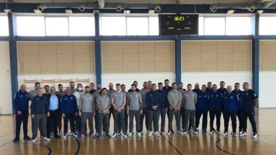 RADNO I NA PRAZNIK! Ministar Udovičić iznenadio naše najbolje rukometaše na treningu! Pred odlazak na Evropsko prvenstvo uputio im snažnu poruku