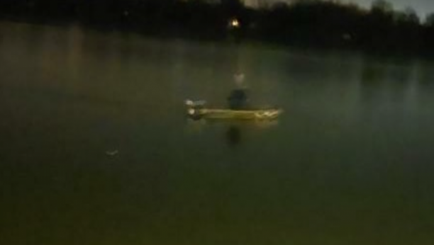 EVO KAKO TEČE POTRAGA ZA MATEJEM PERIŠEM Baterijskom lampom kroz mrak i čamcem na reci (VIDEO)