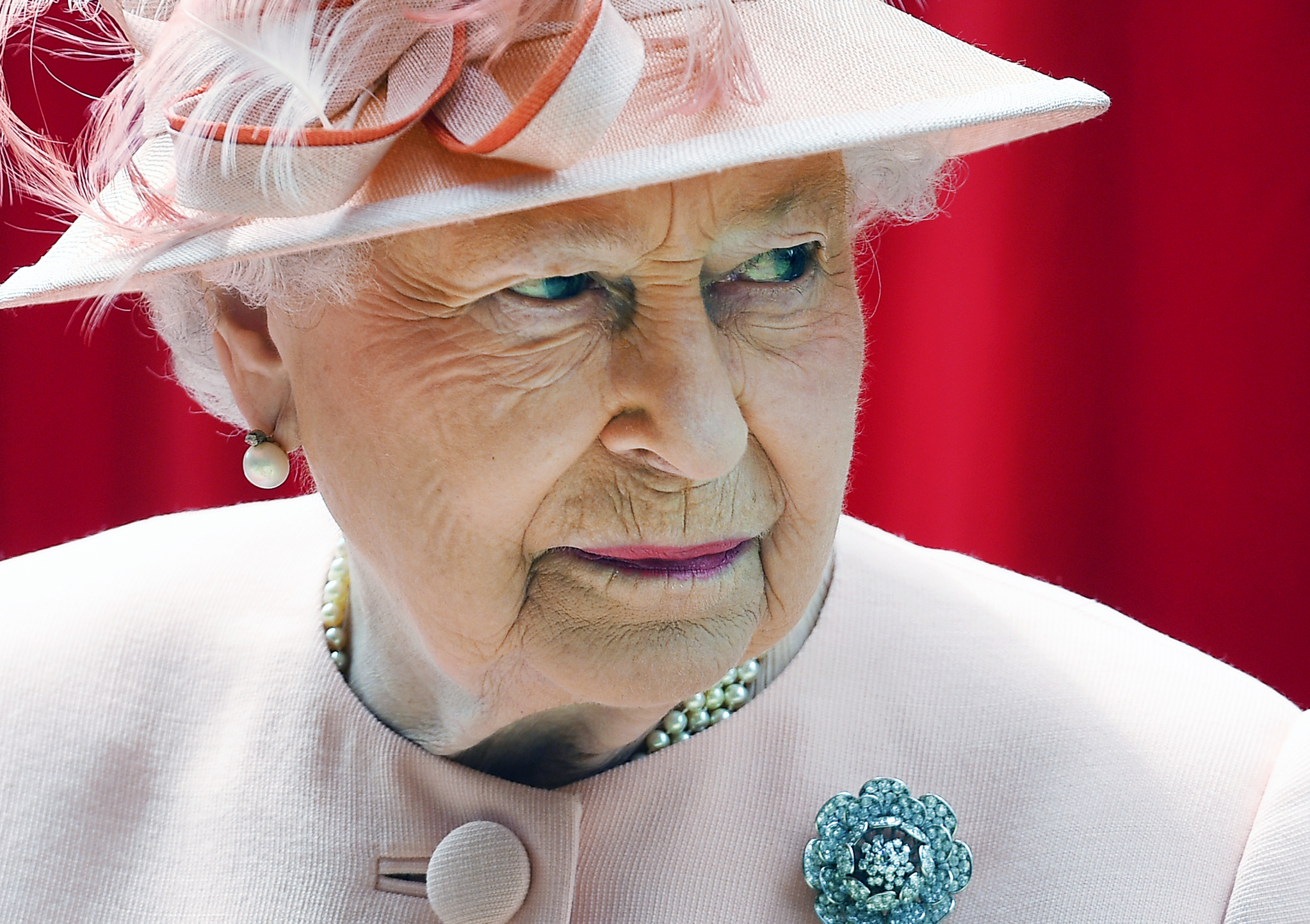 MNOGI PROIZVOĐAČI U VELIKOM PROBLEMU Moraju da menjaju ambalažu nakon smrti kraljice