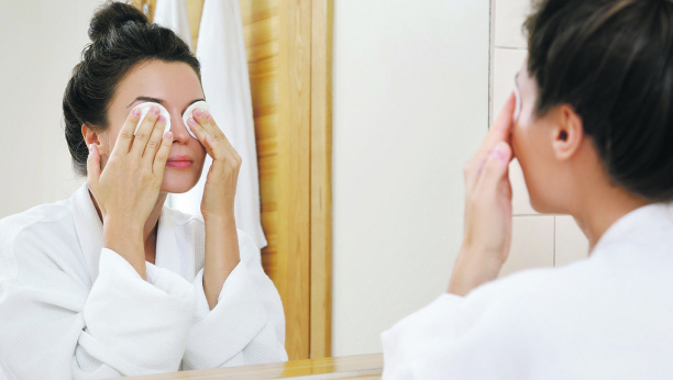 DOVOLJNI SU SASTOJCI IZ KUHINJE Napravite prirodan tonik za čišćenje lica