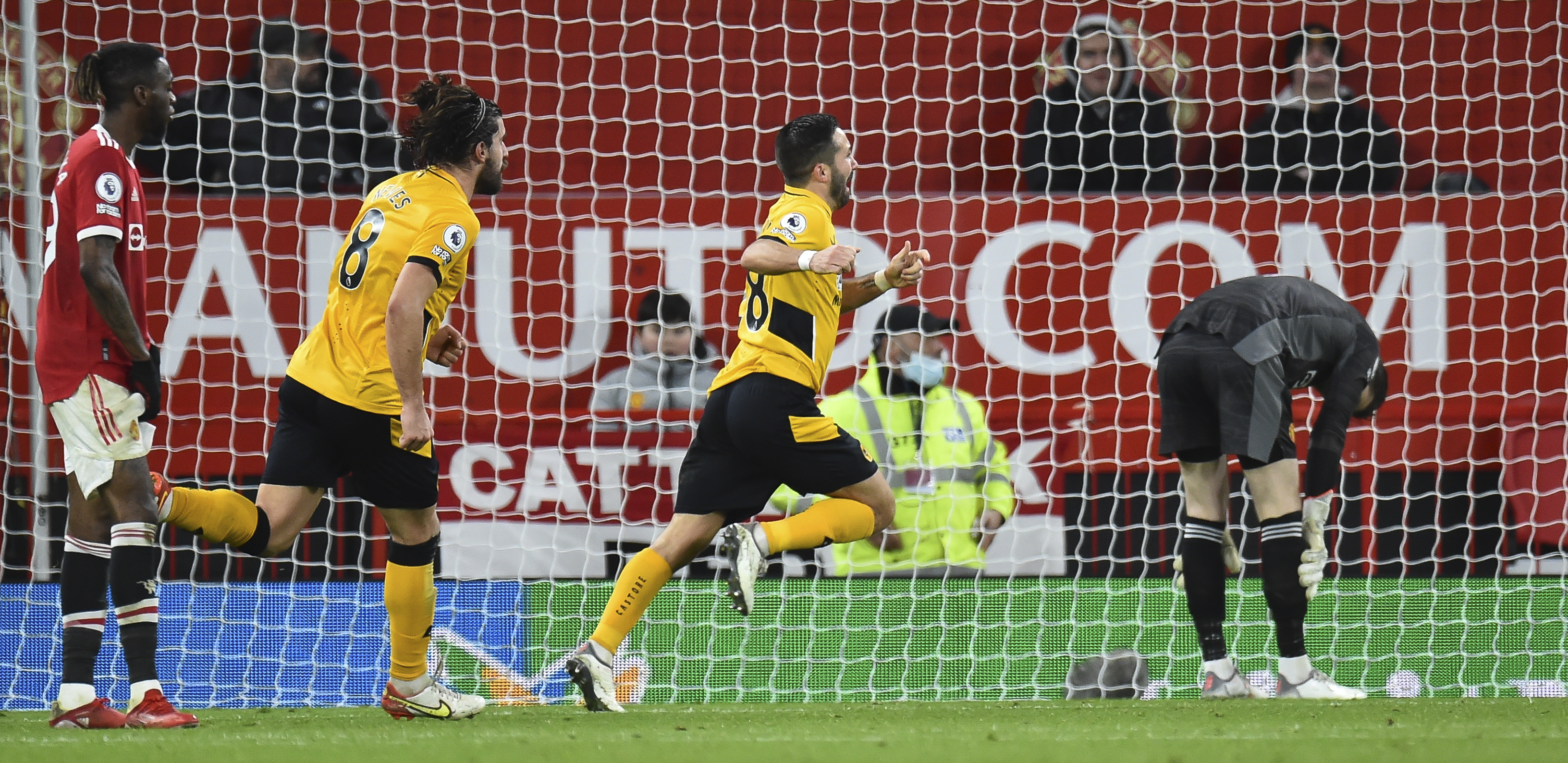 RONALDU TRAKA I ŠAMARČINA Na "Teatru snova" Vukovi srušili snove Matiću i družini (VIDEO)