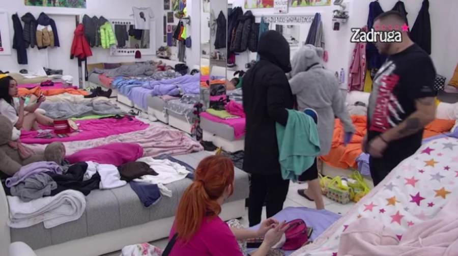 NE SKIDA POGLED SA NJE! Isplivao snimak na kome se Car smeška Dalili, kamere sve zabeležile!