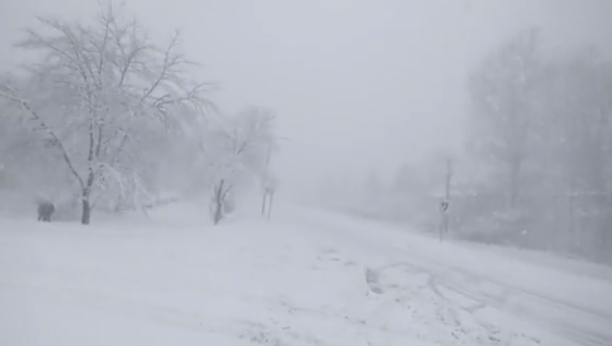 LEDENO DOBA Jaka snežna oluja u Americi: Dvoje dece poginulo, milion ljudi bez struje
