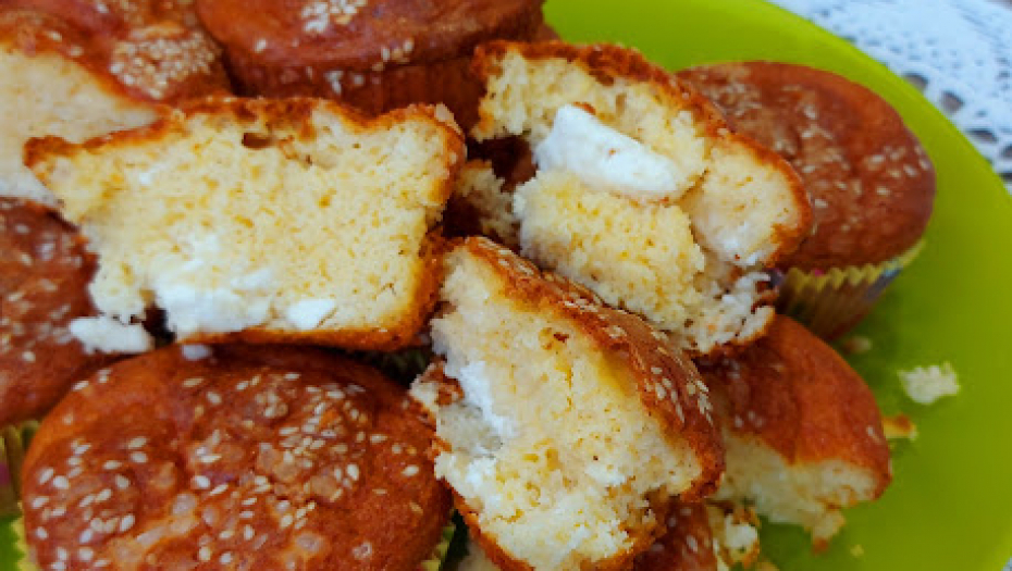 NEŠTO NAJBOLJE IZ BAKINOG KUVARA Mafini projice sa sirom, savršeno mekane i ukusne (VIDEO)